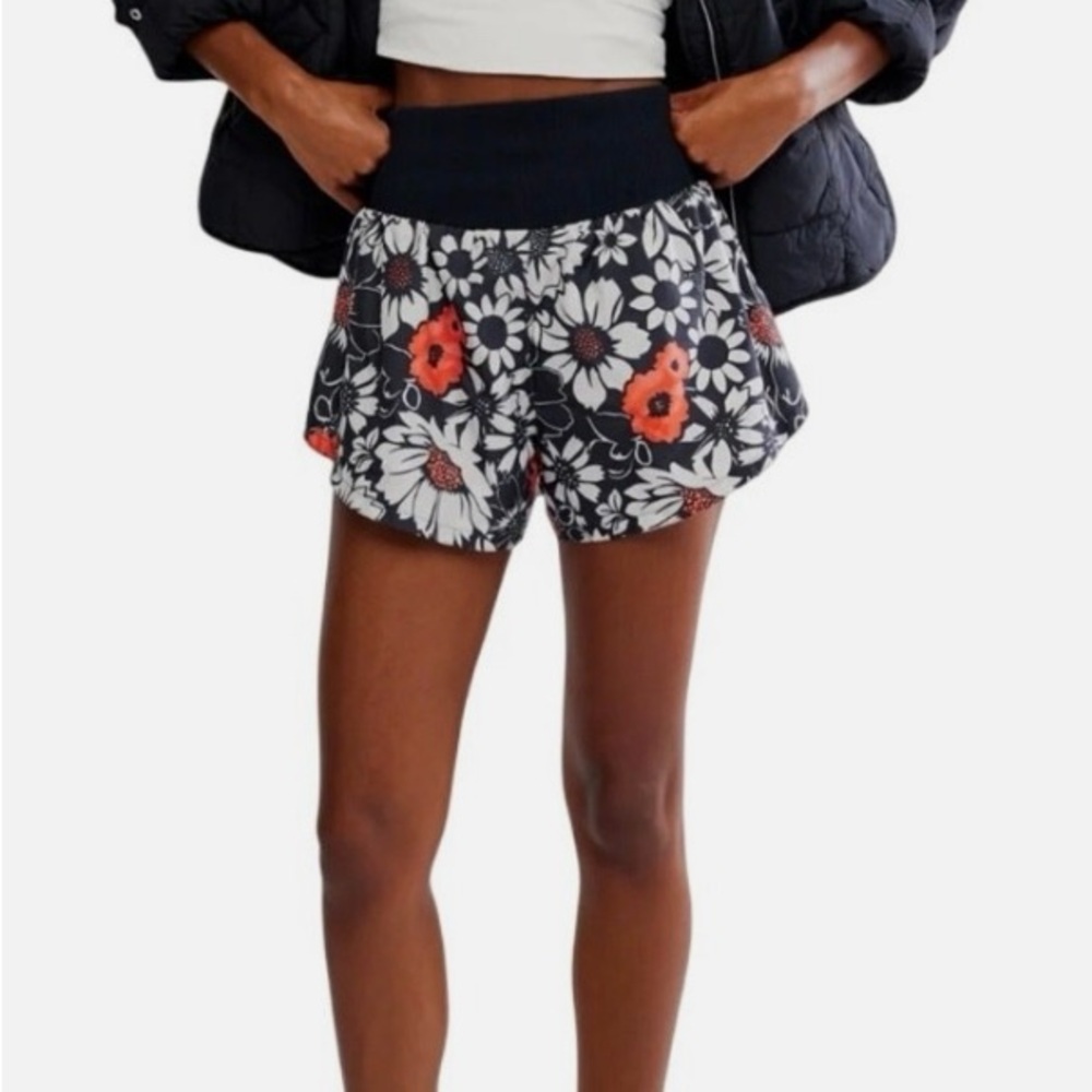 FREE PEOPLE | Floral Black and Daisy Print Women's Shorts | Large | NEW - Picture 2 of 5